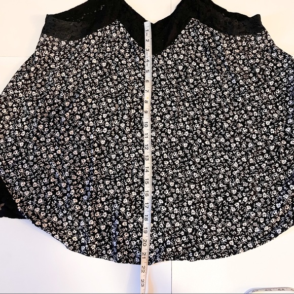 Maurice’s Ditsy Floral Tank Top SZ-XL - Picture 5 of 6